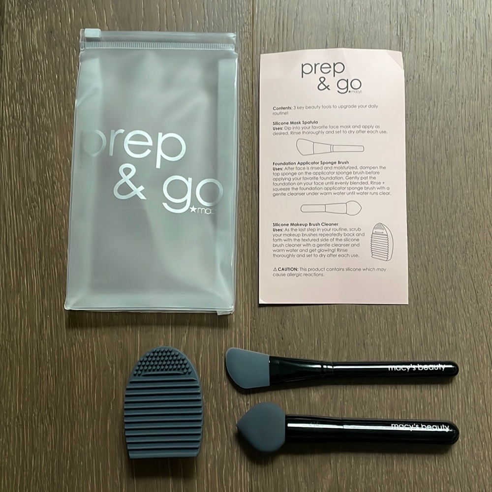 NWT Macy’s Beauty Prep & Go 4pc Beauty Tools Set